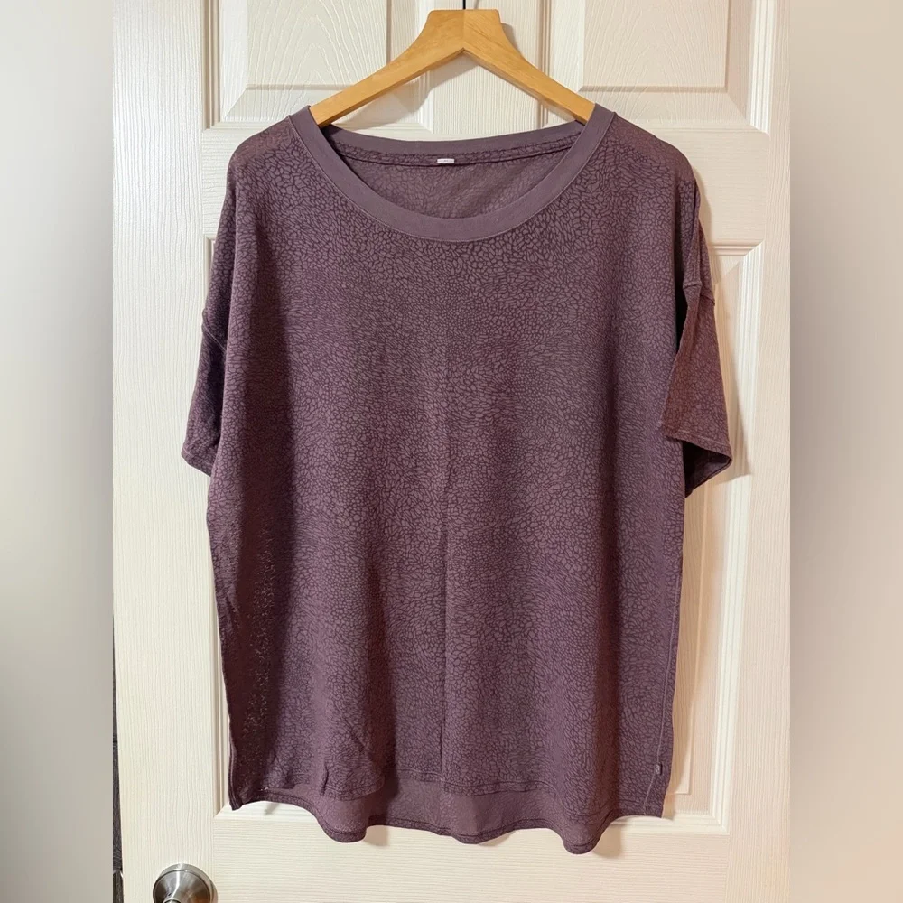 Lululemon tshirt‎